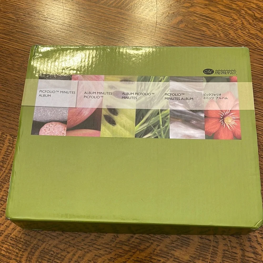 Creative Memories Picfolio Minutes album in a pretty green. New! - Picture 1 of 3
